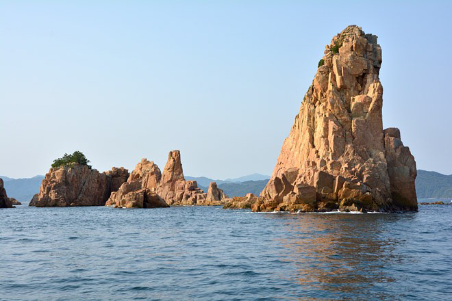 赤瀬の風景1(写真提供:青海島観光汽船)